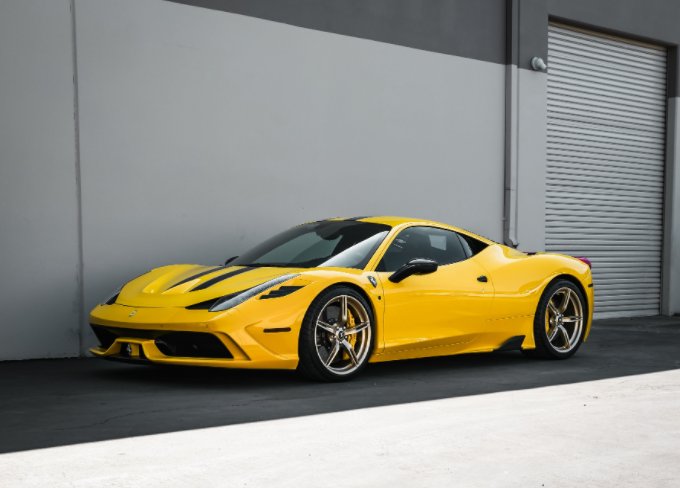 Fotografía de coche Lamborghini amarillo